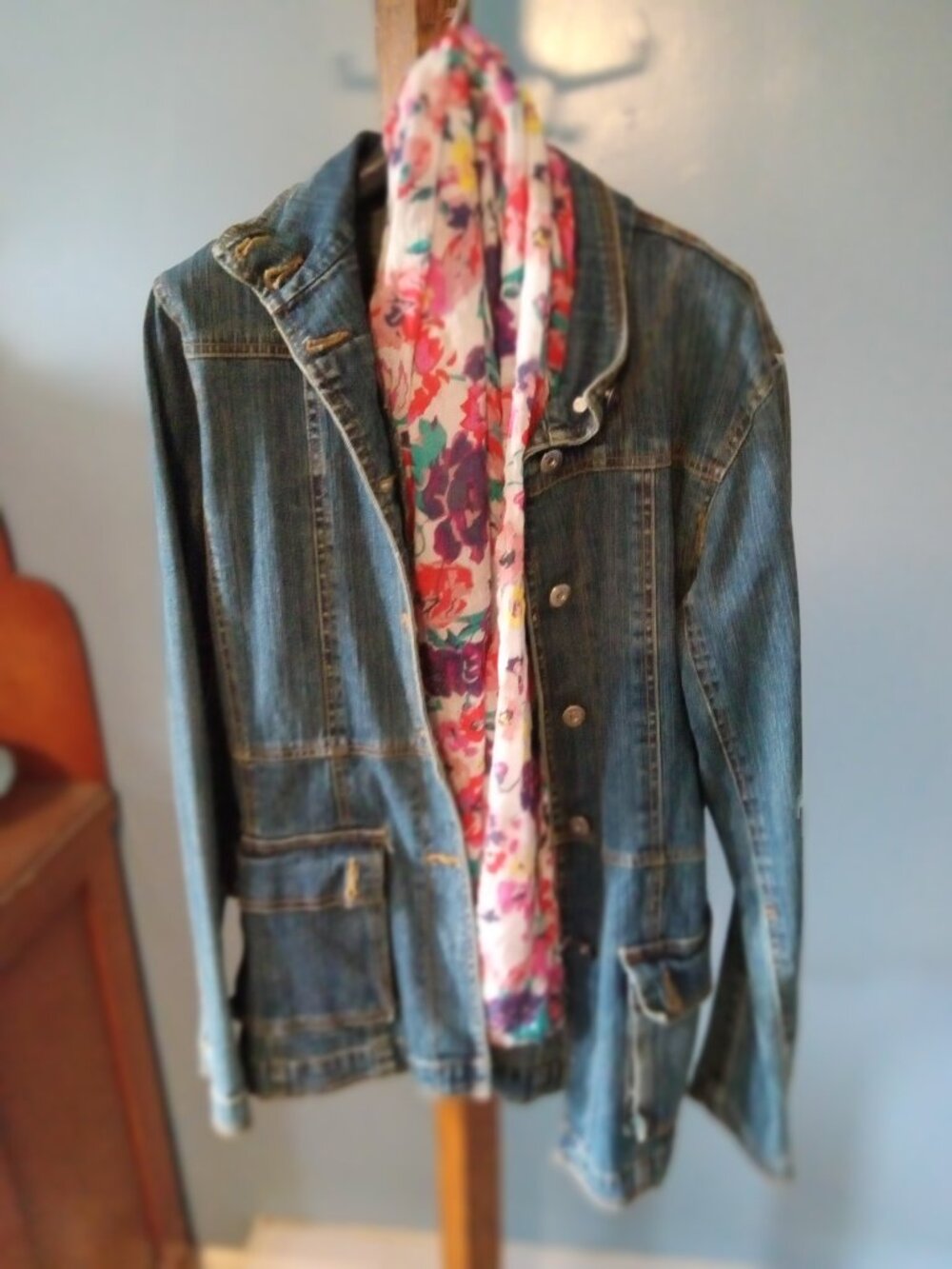 Ladies Bongo denim jacket with pockets size 7, includes floral infinity scarf
